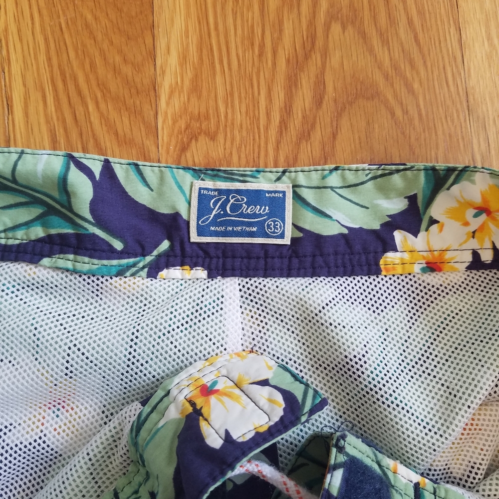 J. Crew Men's floral swim trunks sz 33 - Picture 3 of 4